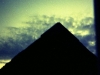 089-1974-26-aralik-misir-kahire-gun-batiminda-piramitler-3